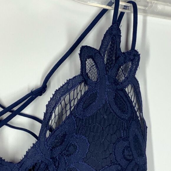True Women's Pullover Criss-Cross Back Straps Crochet Lace Bralette Blue Small - Picture 2 of 9